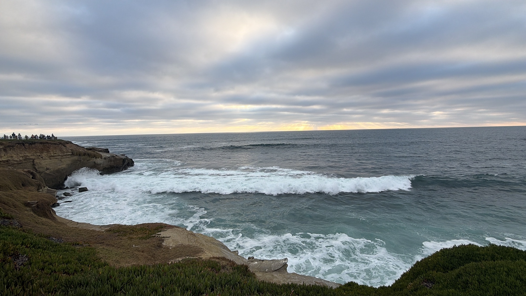 Waves breaking along the La Jolla cliffs